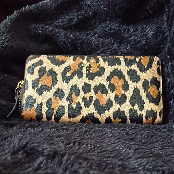 KATE SPADE Leopard Print Women's Wallet - Picture 1 of 10